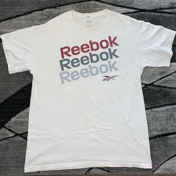 🛍 4/$20 Reebok graphic tee - Picture 1 of 2
